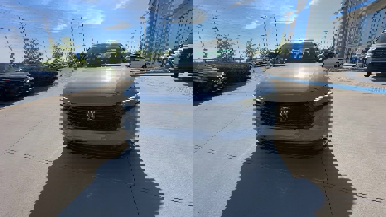 2025 Honda Accord Hybrid Touring photo 3
