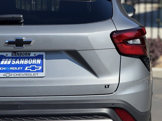 2025 Chevrolet Trax LT photo 6