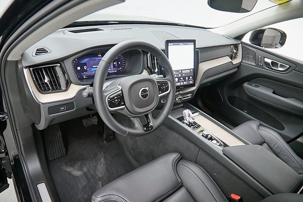 2026 VOLVO XC60 - Image 11