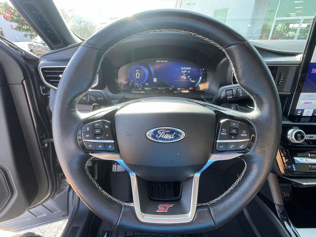 2022 Ford Explorer ST photo 17