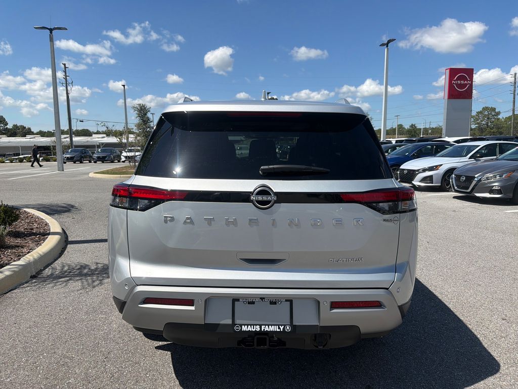2025 Nissan Pathfinder Platinum photo 3