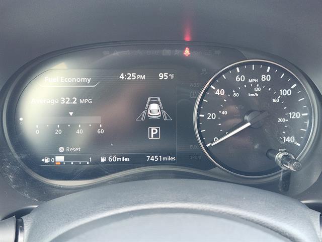 2024 Nissan Kicks SR photo 8