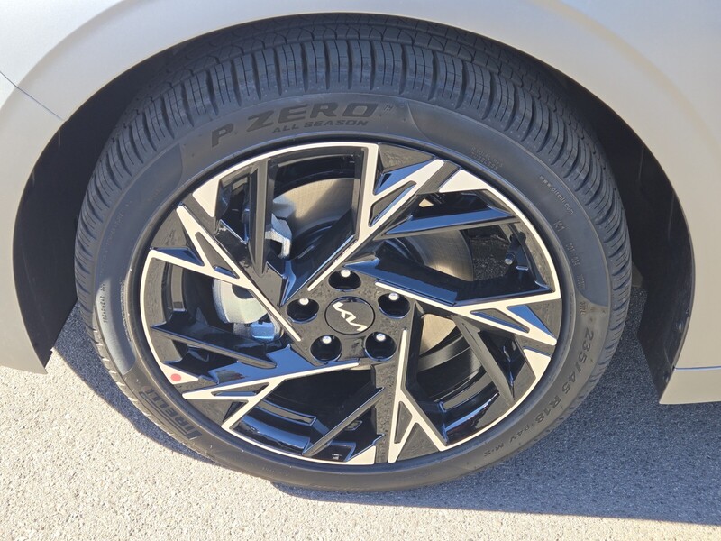 2025 Kia K5 GT-Line photo 5