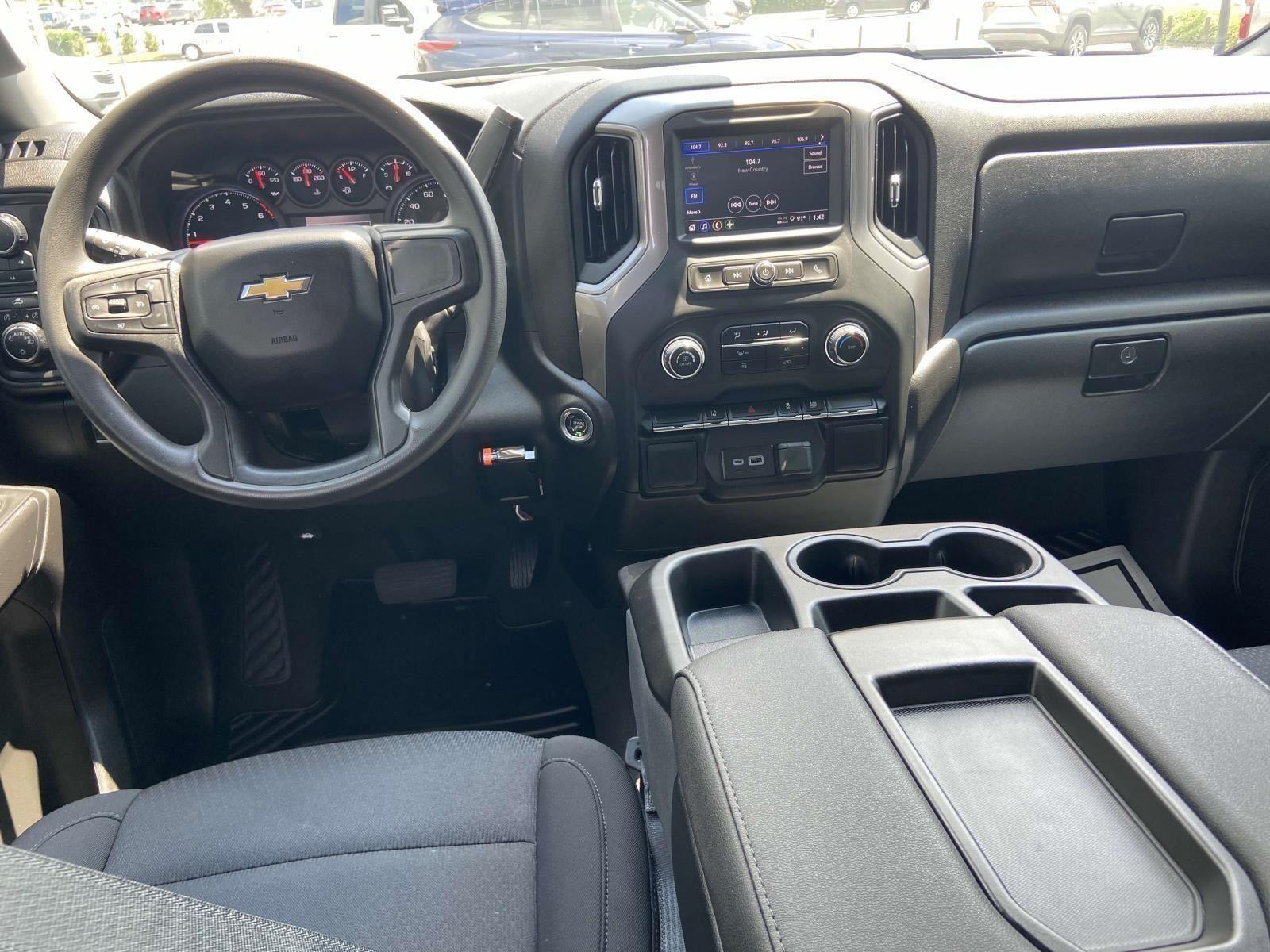 2024 Chevrolet Silverado 2500HD Custom photo 2