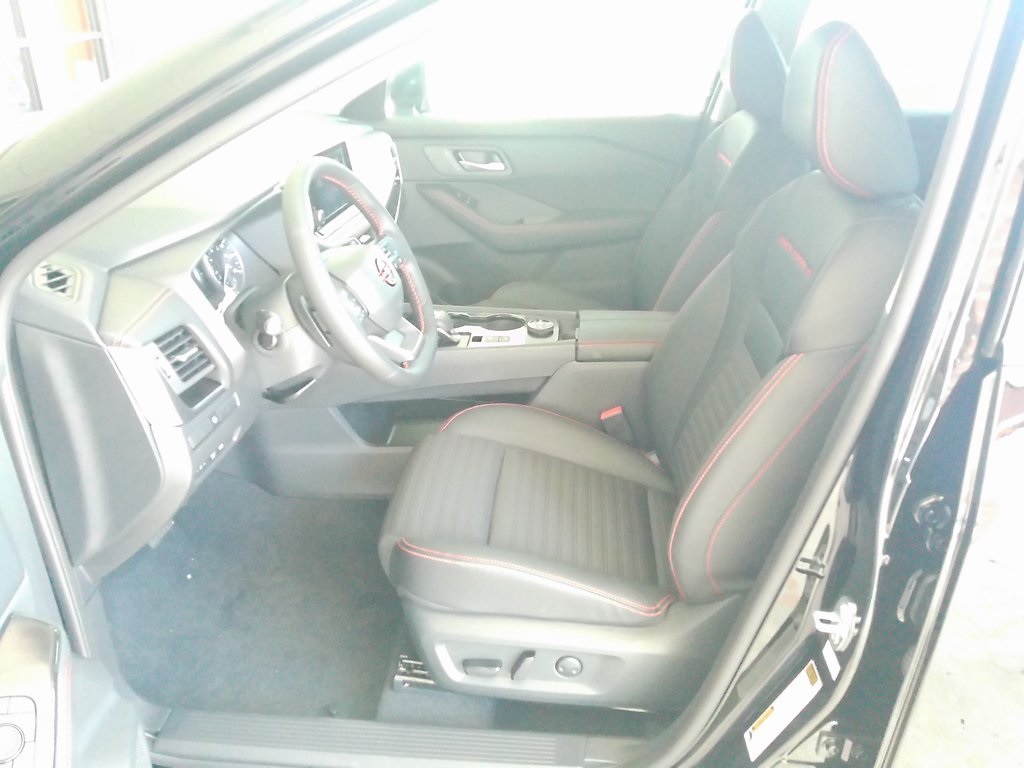 2026 Nissan Rogue SV photo 8