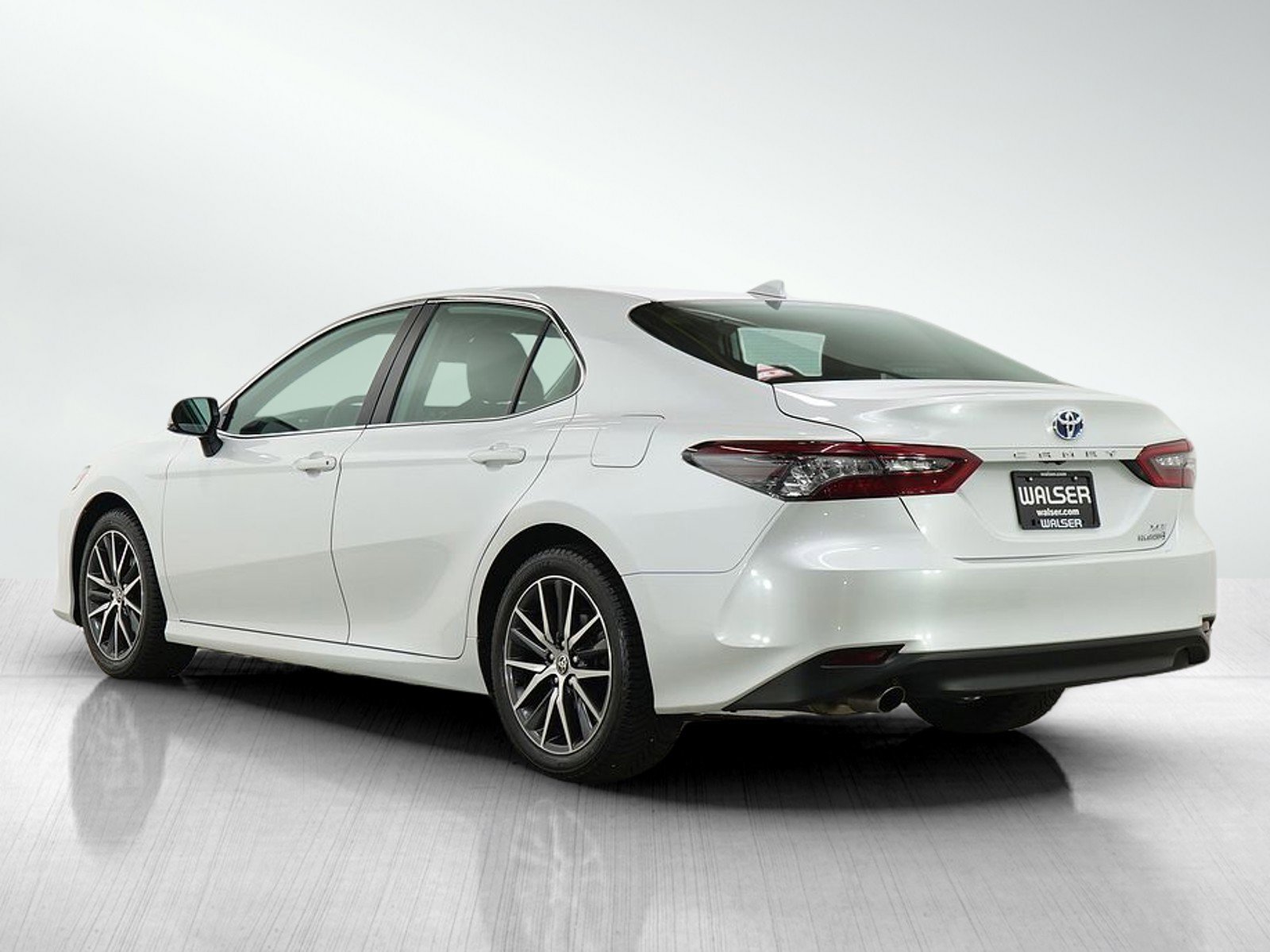 2022 Toyota Camry Hybrid XLE photo 3