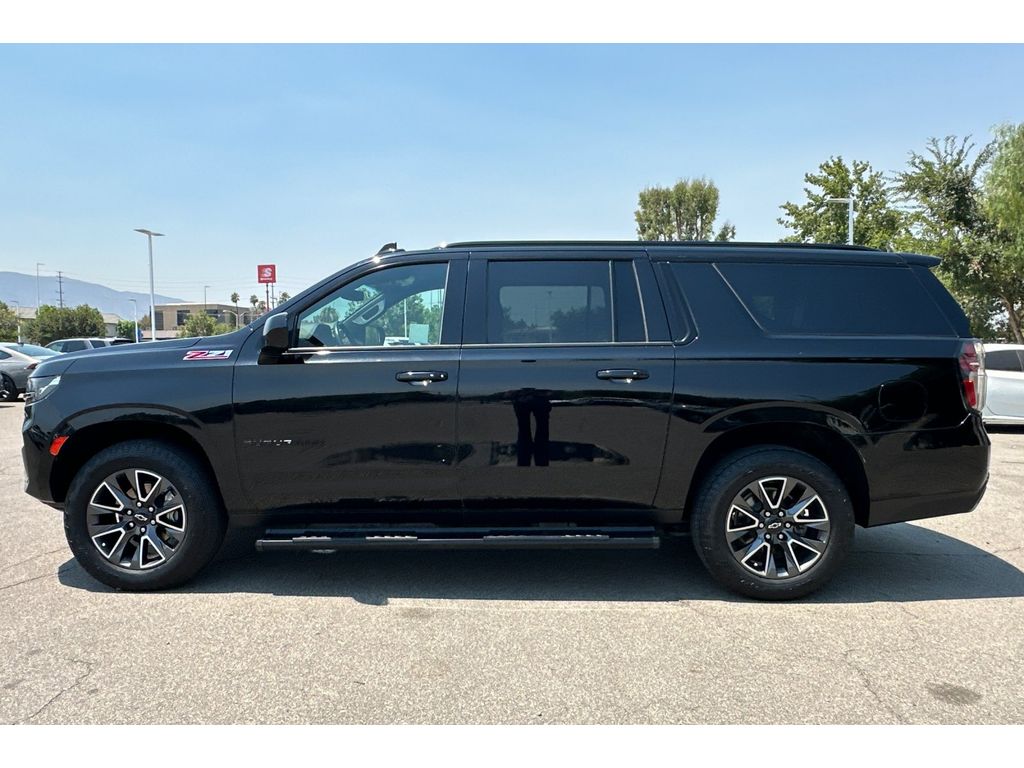 2022 Chevrolet Suburban 1500 Z71 photo 2