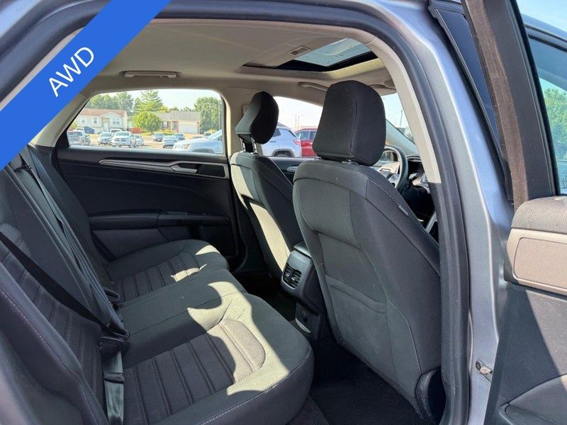 2020 Ford Fusion SE photo 9