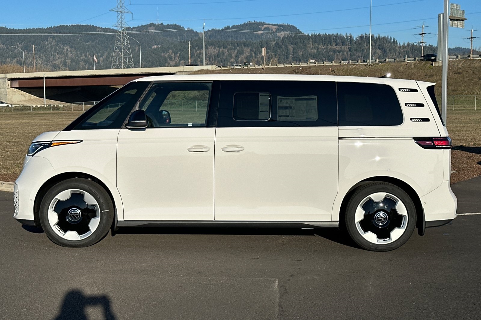 2025 Volkswagen ID. Buzz Pro S photo 6