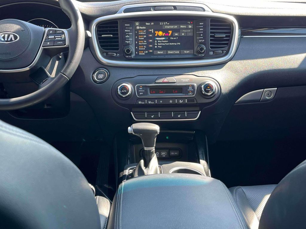 2020 Kia Sorento SX photo 3