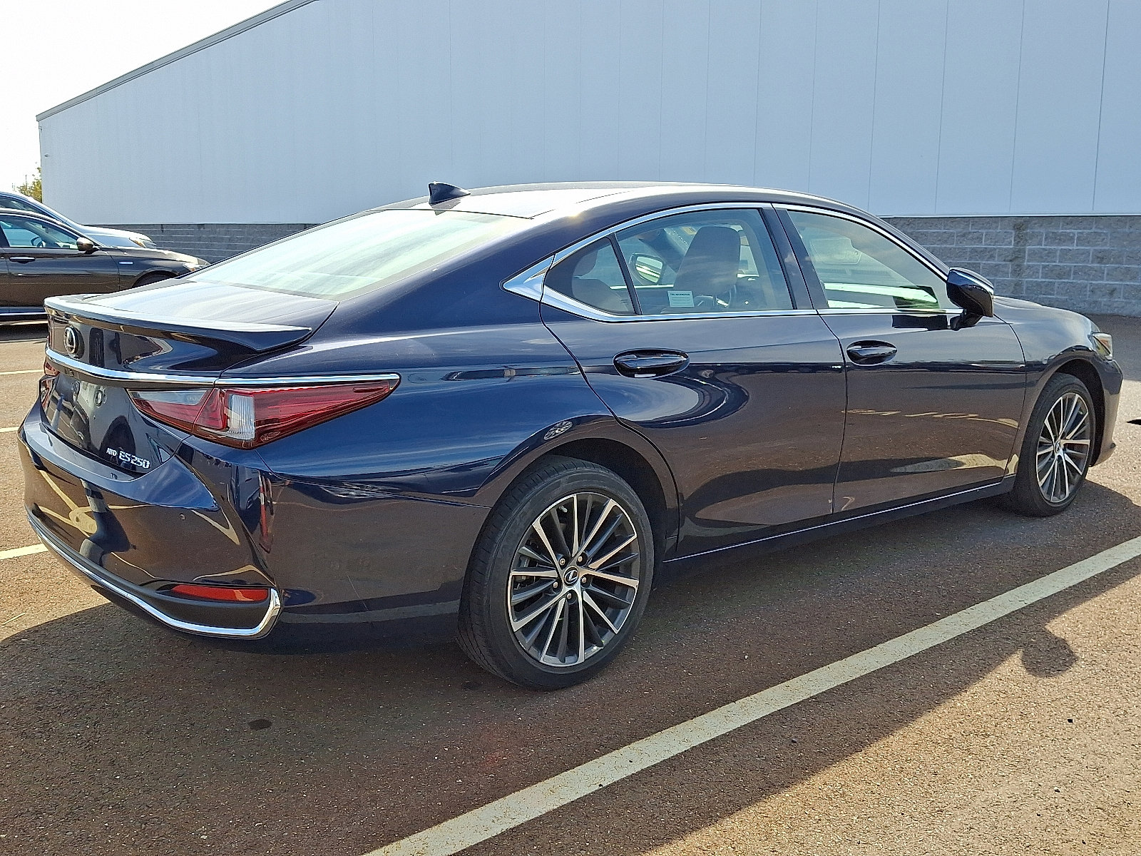 2022 Lexus ES 250 AWD photo 3