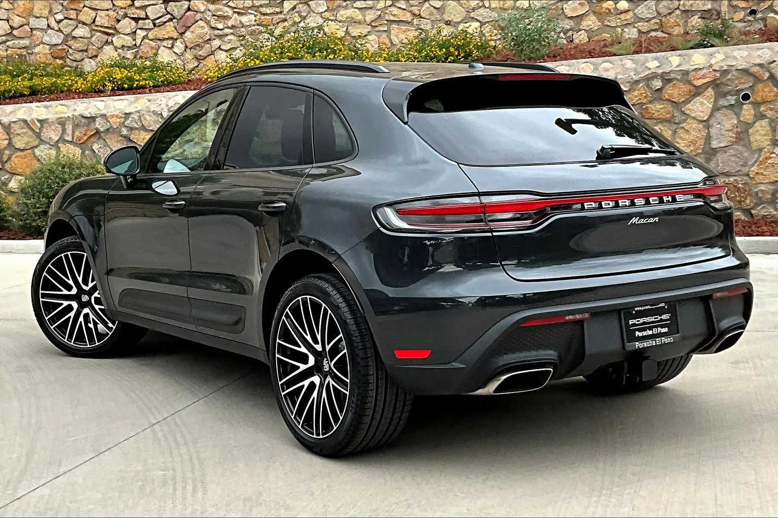 2026 Porsche Macan T photo 2