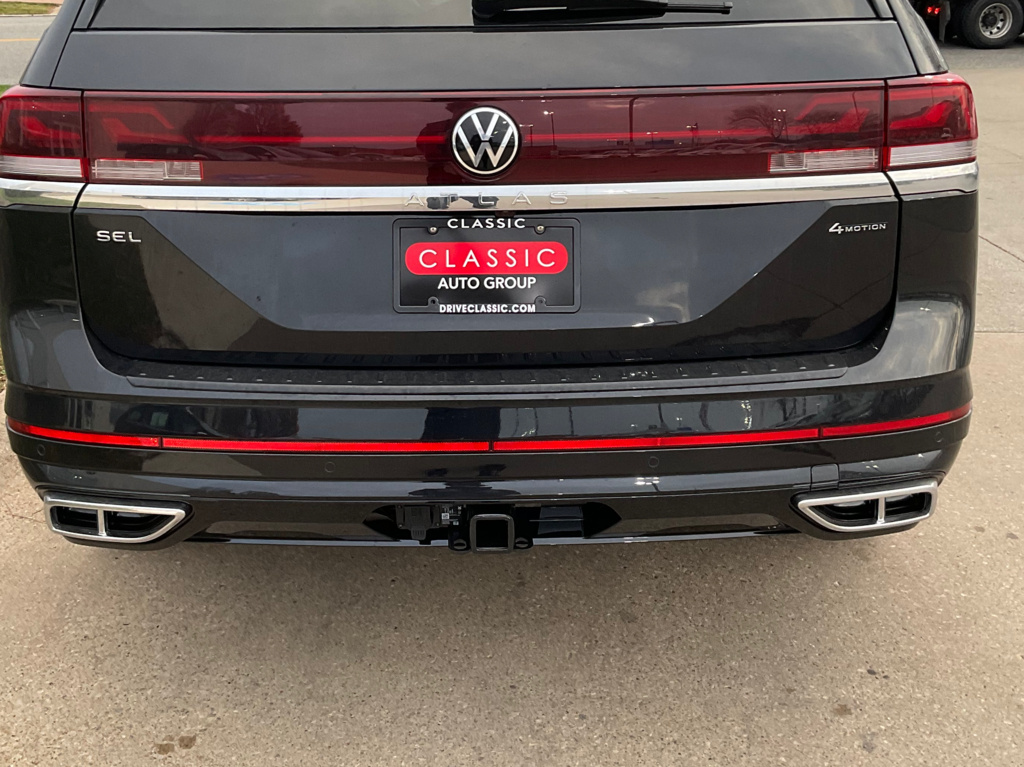 2026 Volkswagen Atlas SEL Premium R-Line photo 4