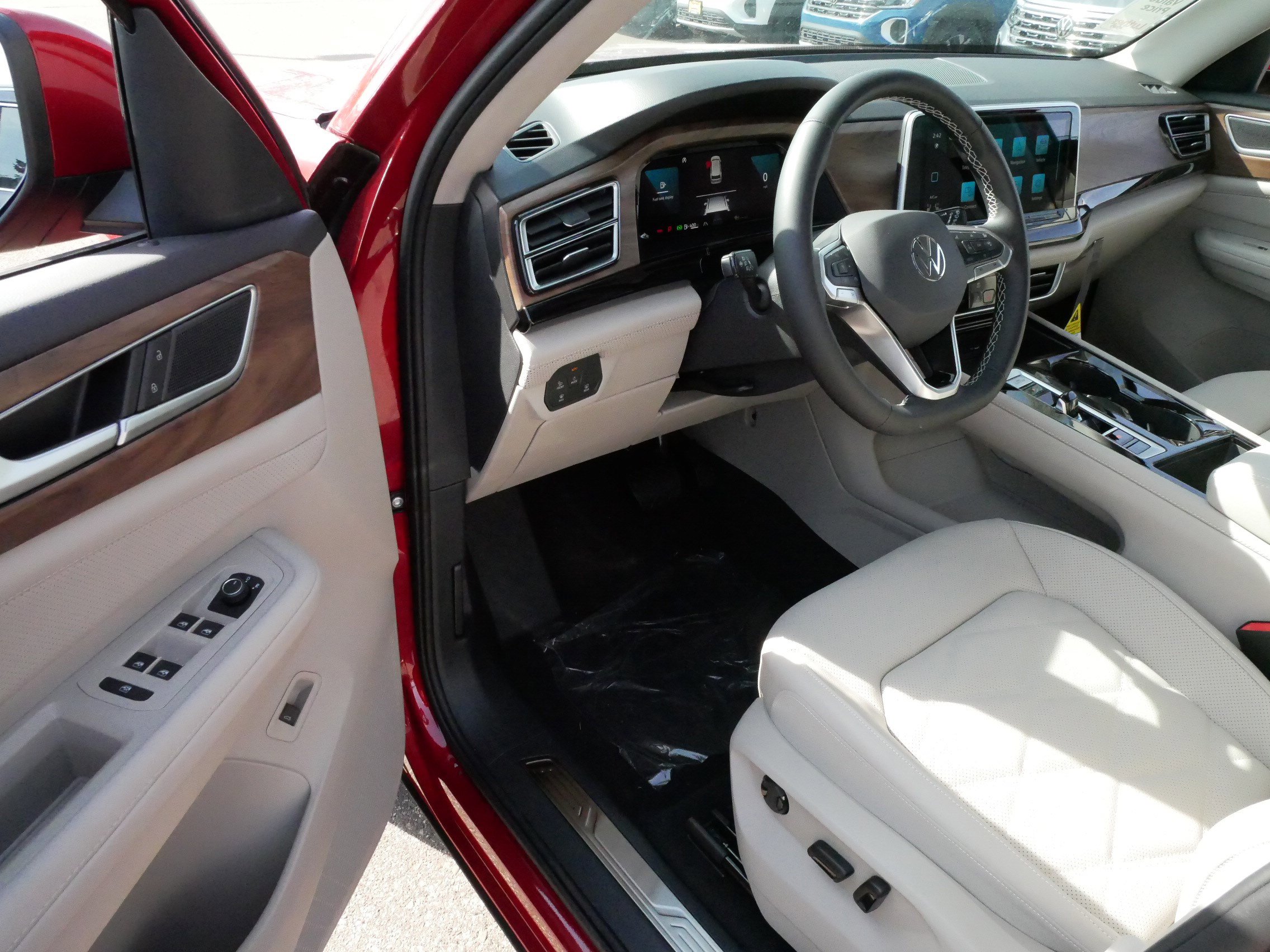 2025 Volkswagen Atlas SE Technology photo 2