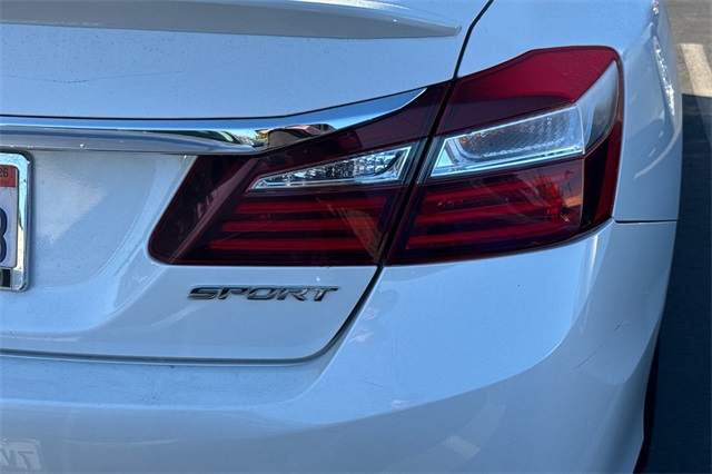 2016 Honda Accord Sport photo 5