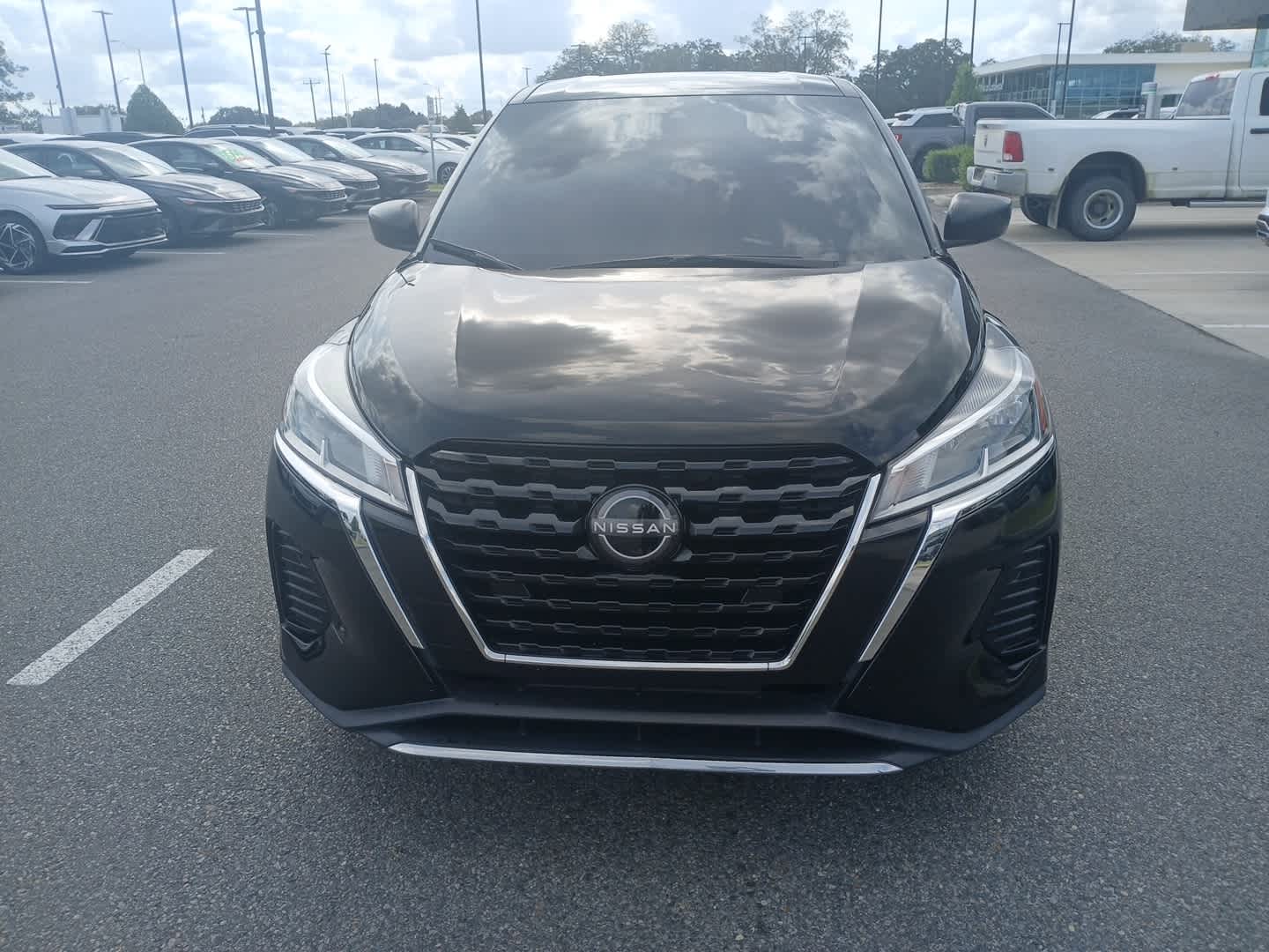 2022 Nissan Kicks S photo 3