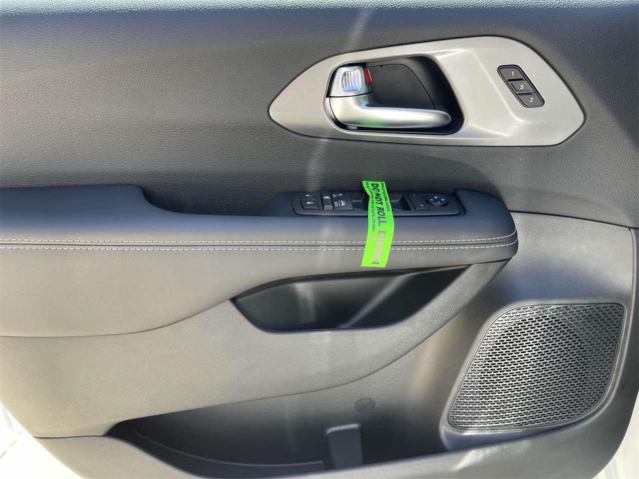2025 Chrysler Pacifica photo 23