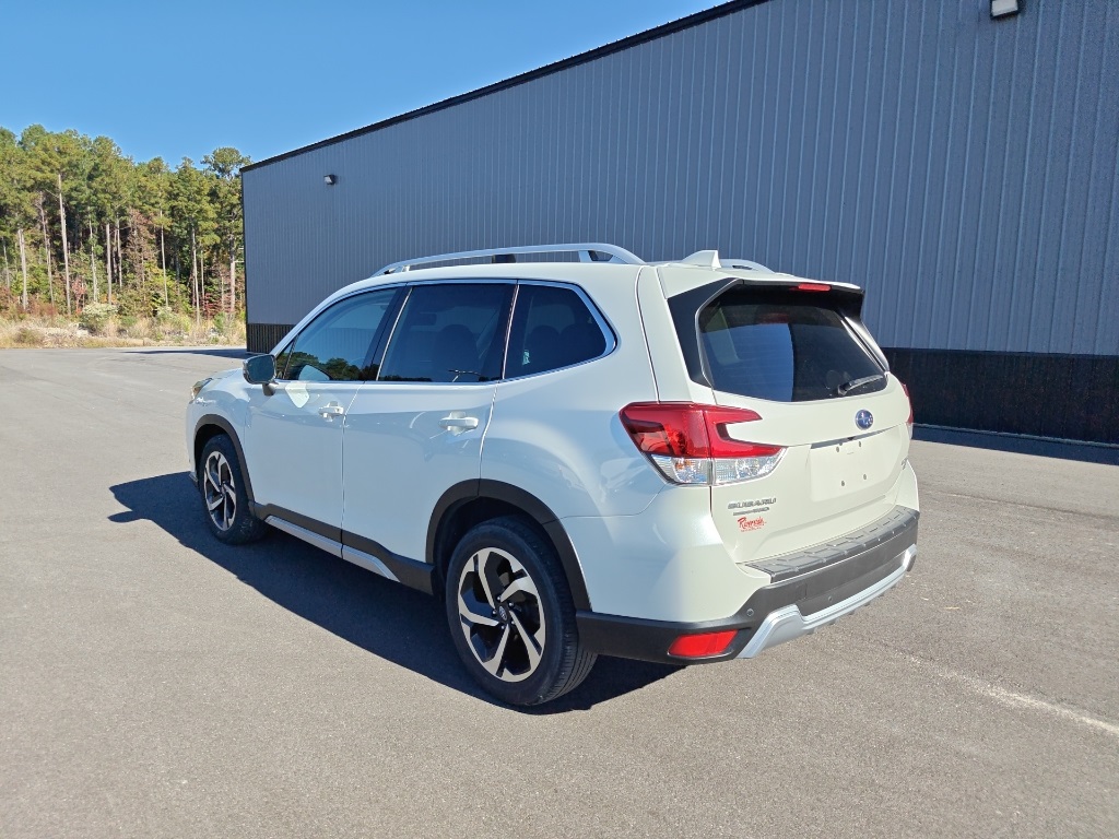 2022 Subaru Forester Touring photo 2