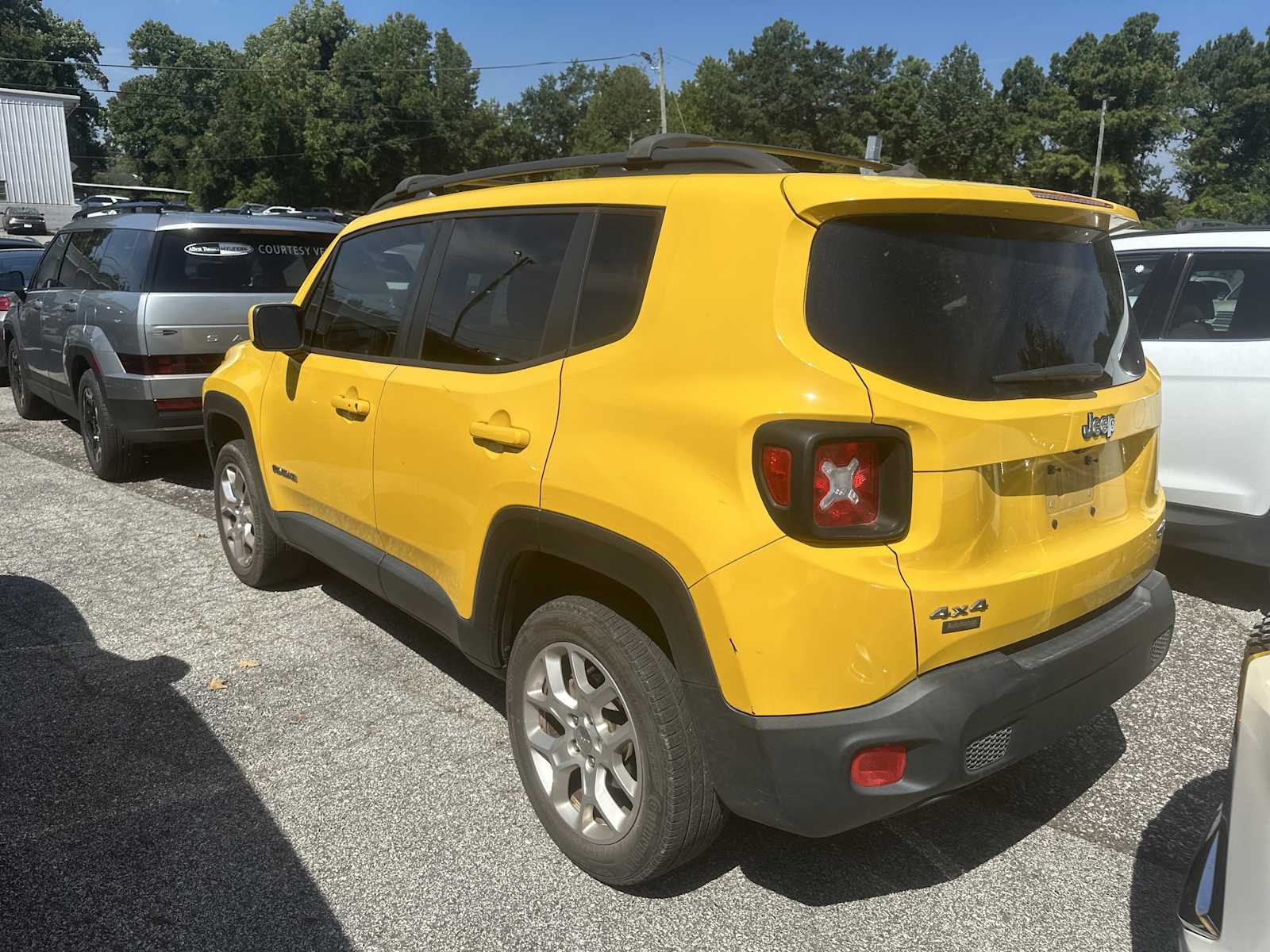 2016 Jeep Renegade Latitude photo 2