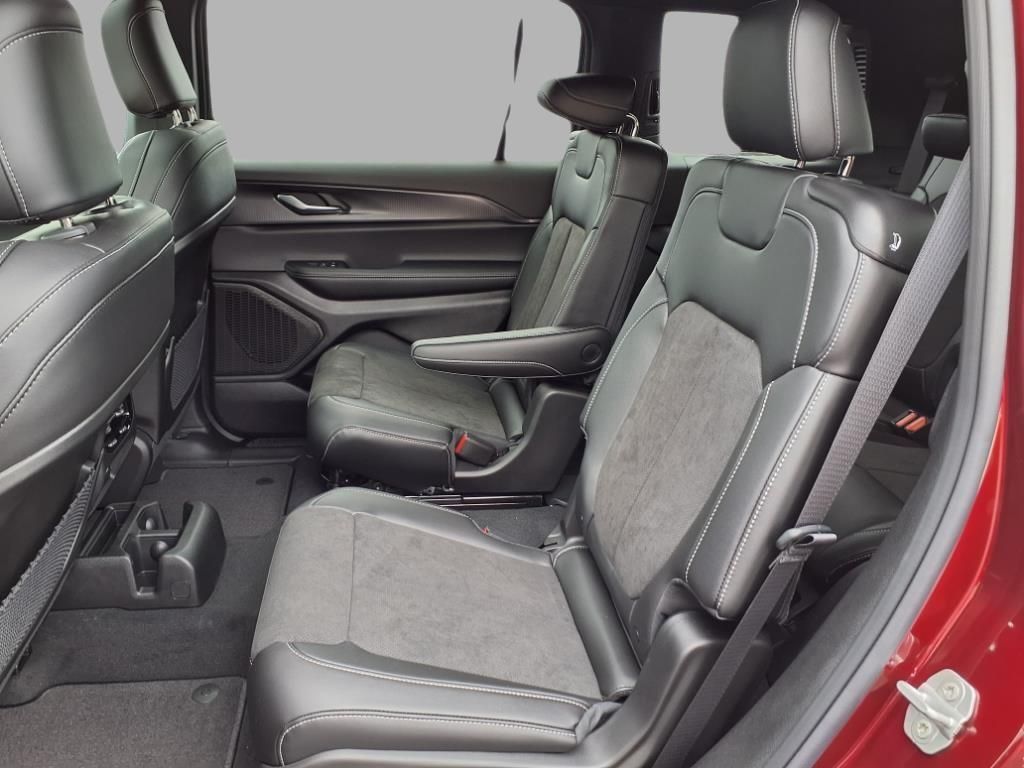 2025 Jeep Grand Cherokee Altitude X photo 19