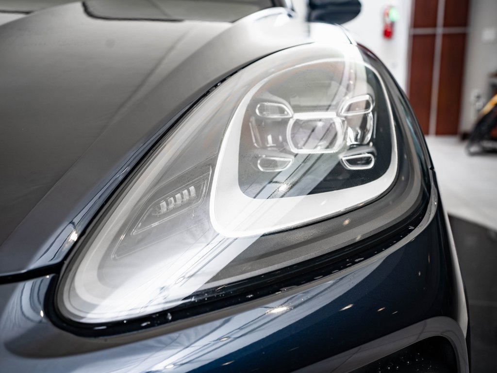2023 Porsche Cayenne Platinum Edition photo 14