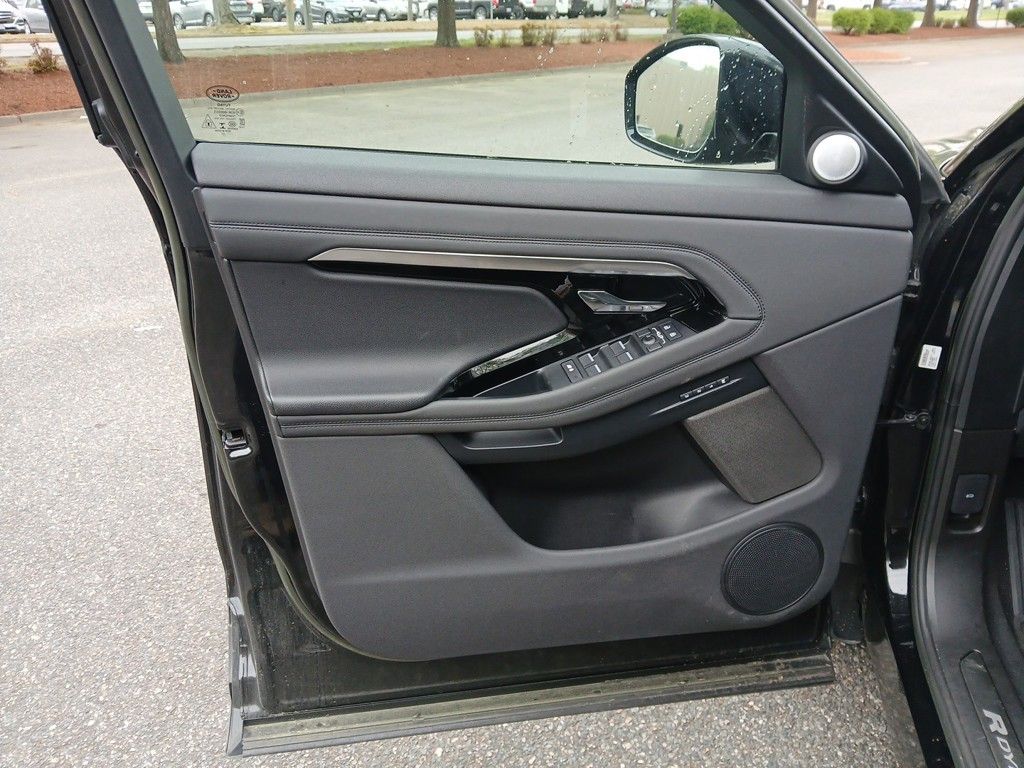 2023 Land Rover Range Rover Evoque R-Dynamic SE photo 9