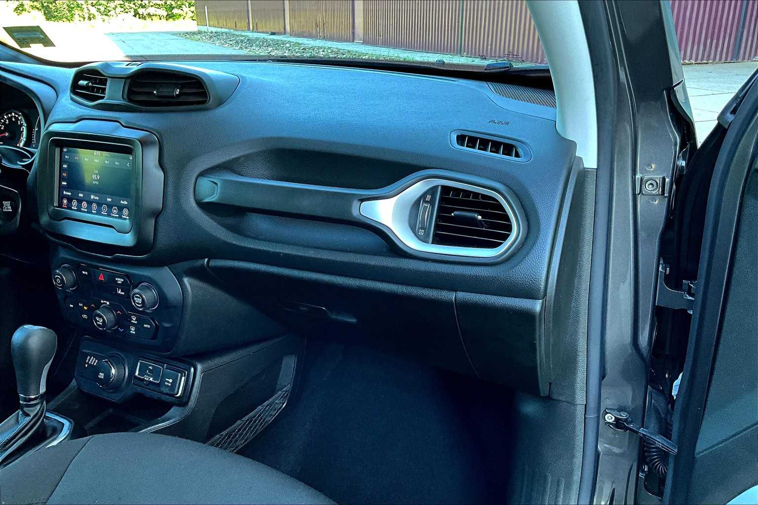 2021 Jeep Renegade Sport photo 16