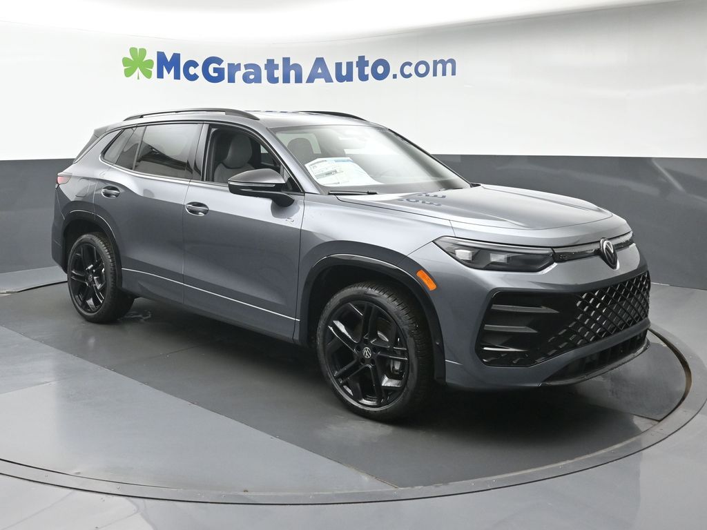 2026 Volkswagen Tiguan SE R-LINE BLACK's photo