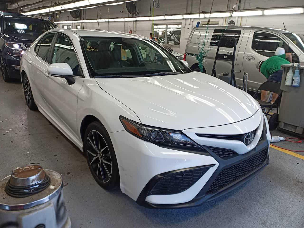 2024 Toyota Camry SE photo 3
