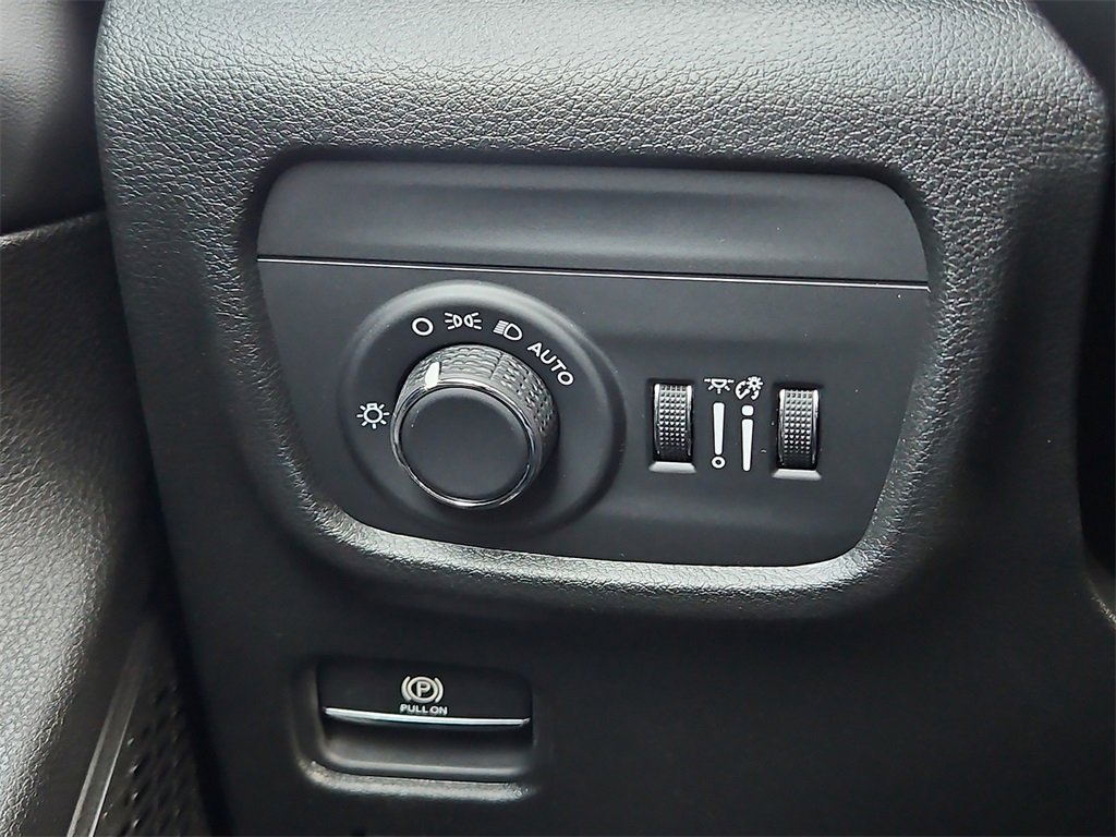 2025 Jeep Cherokee Laredo X photo 13