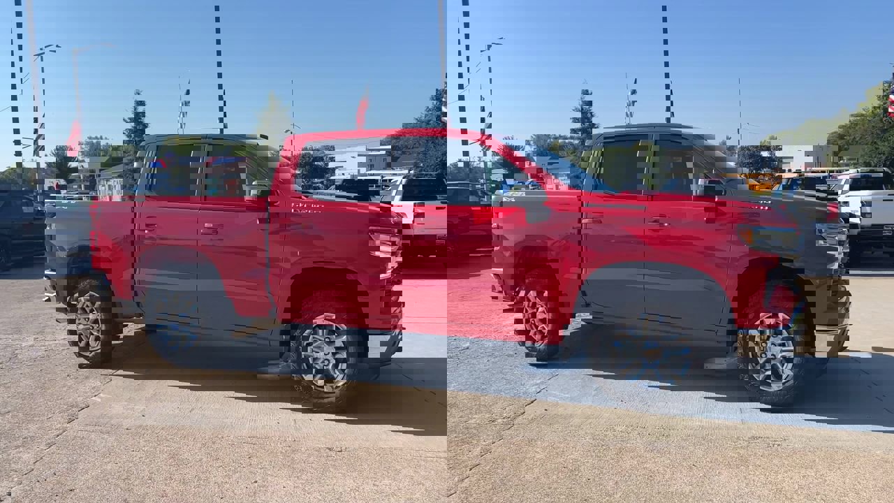 2025 Chevrolet Silverado 1500 LT photo 2