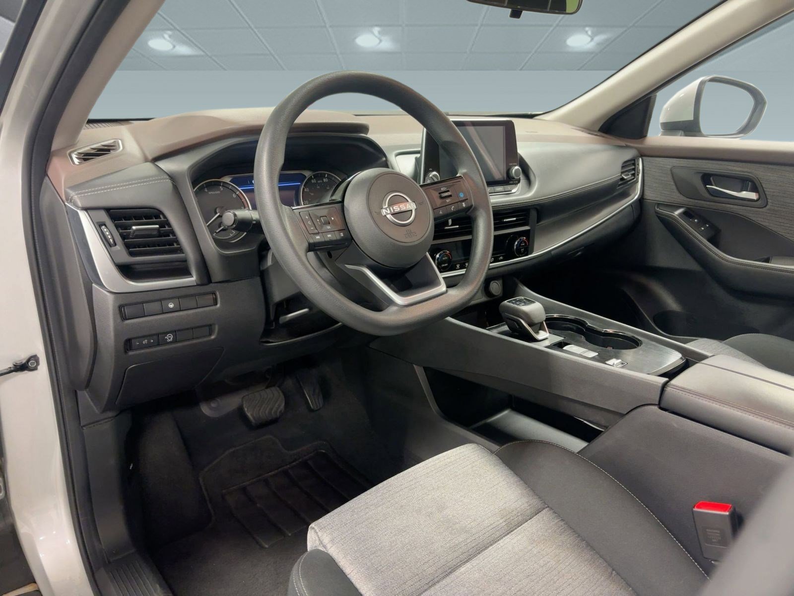 2023 Nissan Rogue SV photo 3