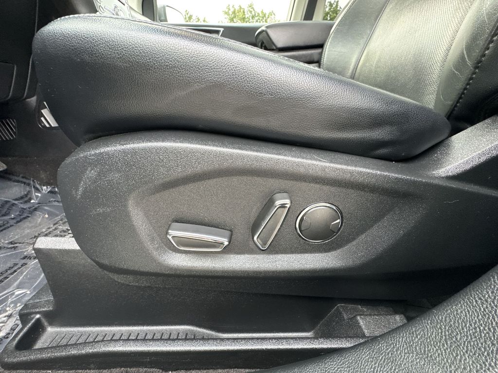 2019 Ford Edge Titanium photo 14
