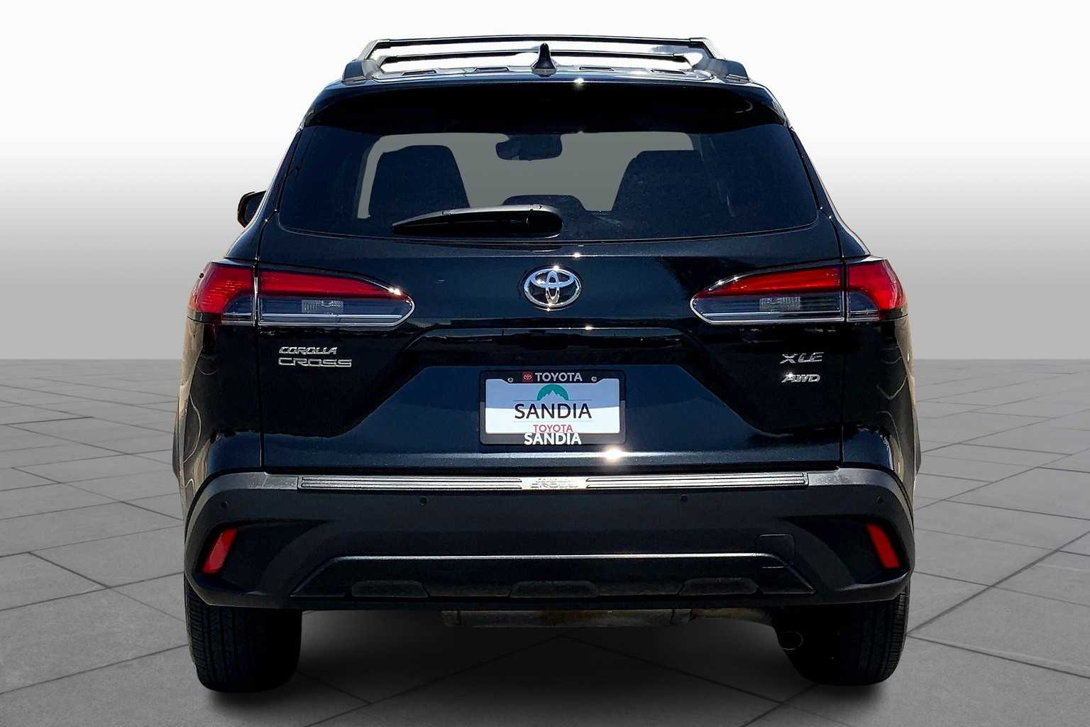 2024 Toyota Corolla Cross XLE photo 4