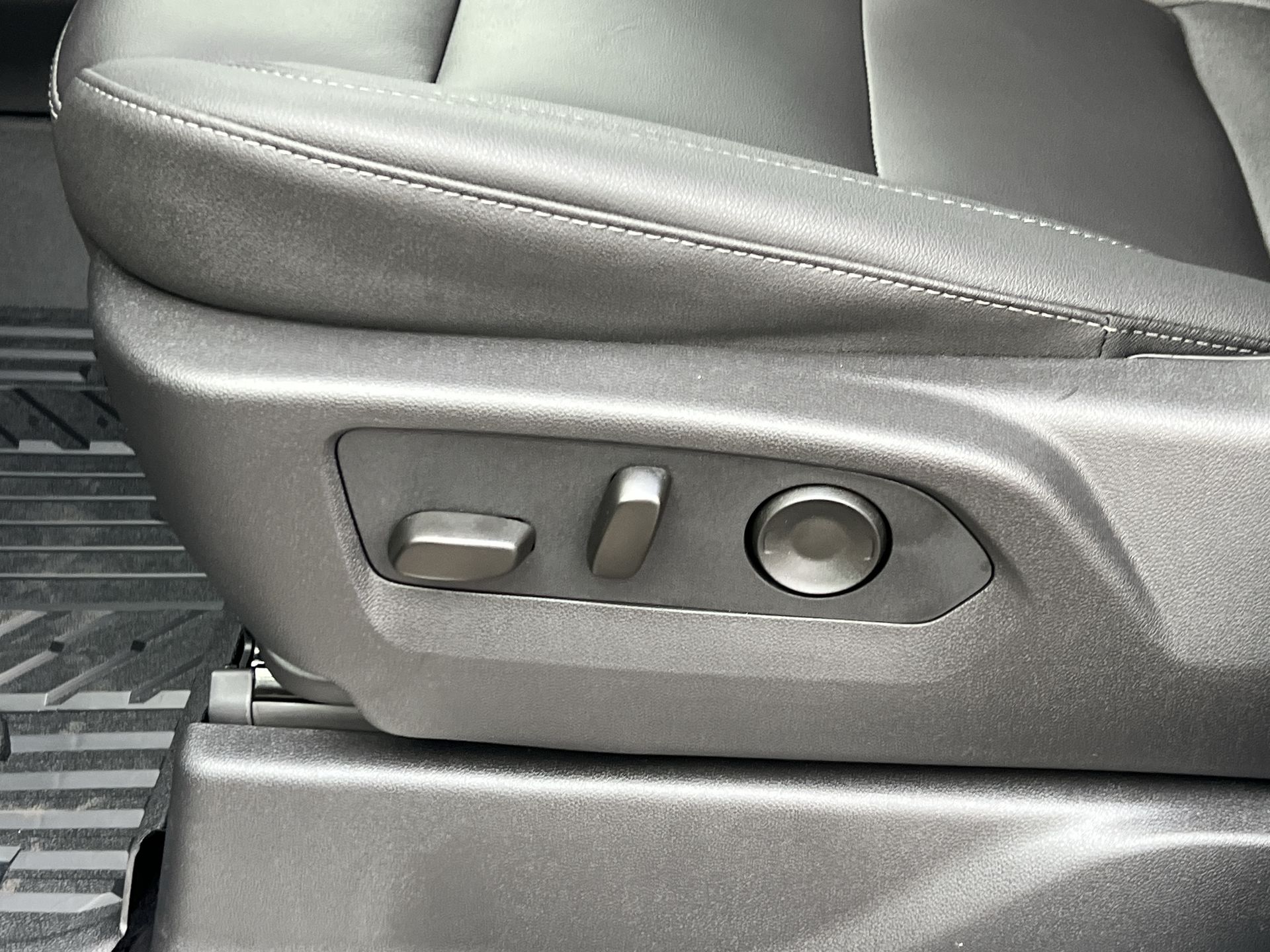 2026 Chevrolet Silverado 1500 RST photo 20