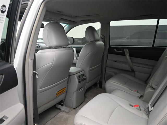2010 Toyota Highlander SE photo 10
