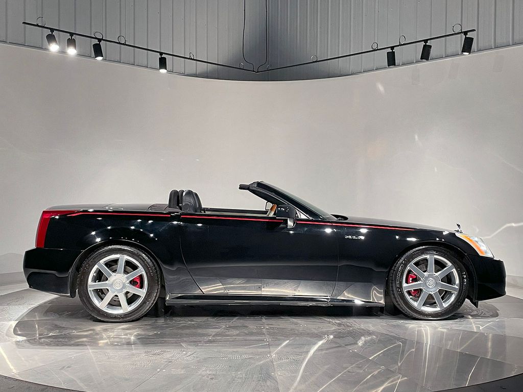 2005 Cadillac XLR Base photo 4
