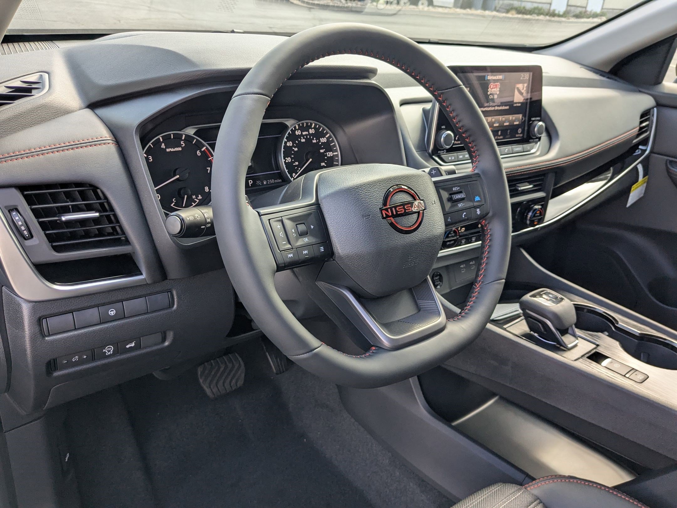 2026 Nissan Rogue SV photo 9