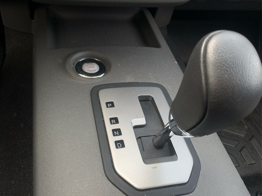 2020 Nissan Frontier SV photo 28