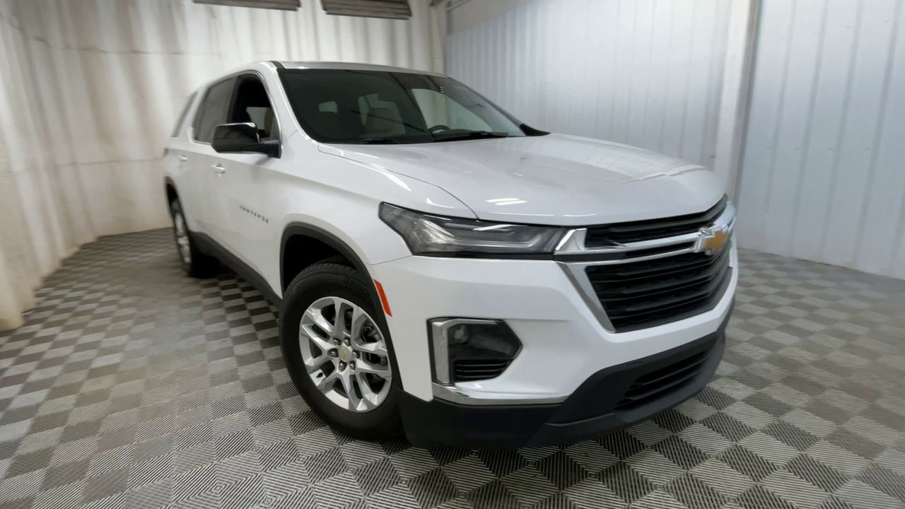 2023 Chevrolet Traverse LS photo 2