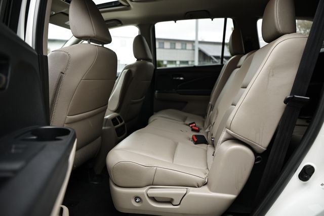 2016 Honda Pilot Touring photo 23