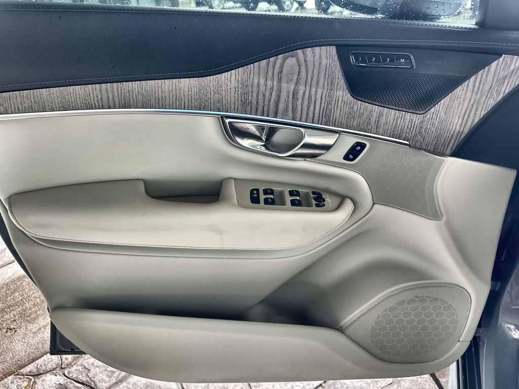 2022 Volvo XC90 T6 Inscription photo 23
