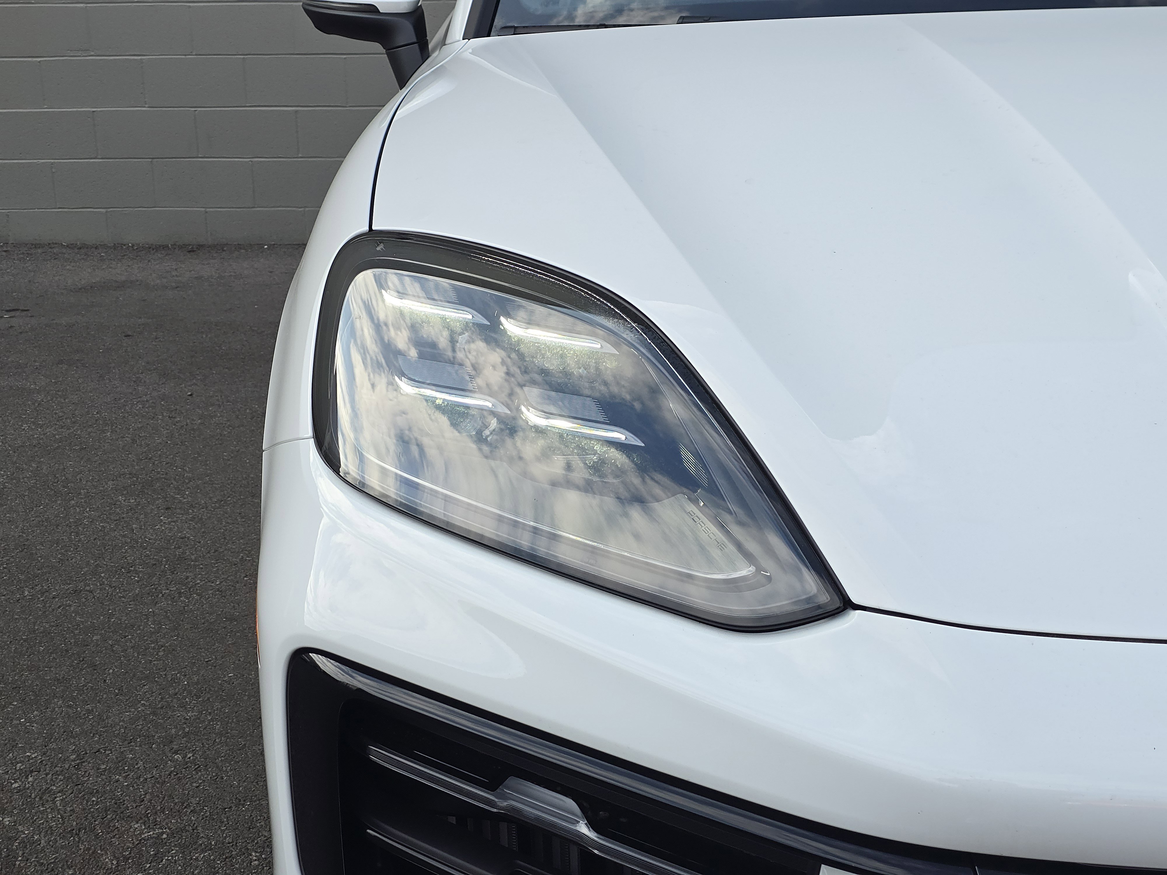 2026 Porsche Cayenne S Coupe photo 3