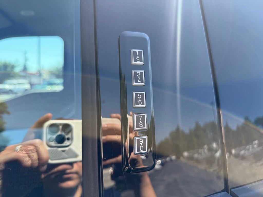 2023 Ford F-350 photo 11