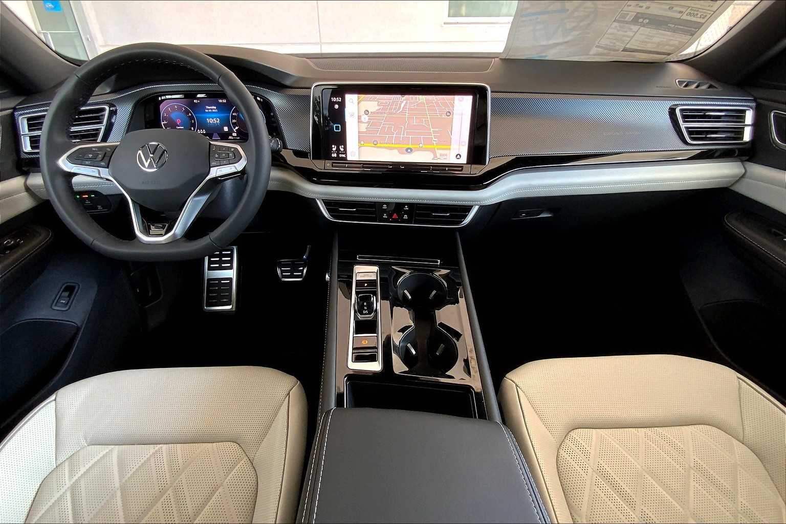 2025 Volkswagen Atlas Cross Sport SEL Premium R-Line photo 2