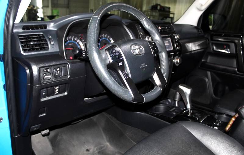 2019 Toyota 4Runner SR5 photo 18