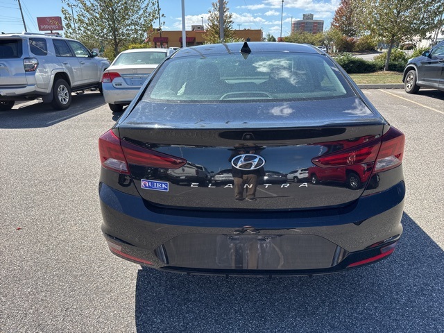 2019 Hyundai Elantra SEL photo 6