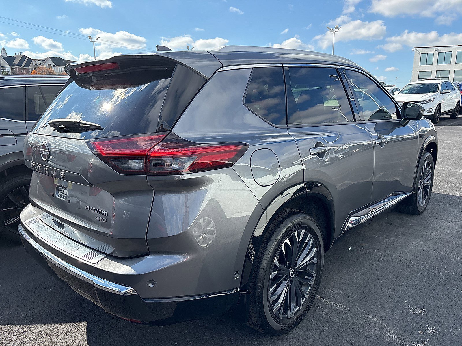 2025 Nissan Rogue Platinum photo 4