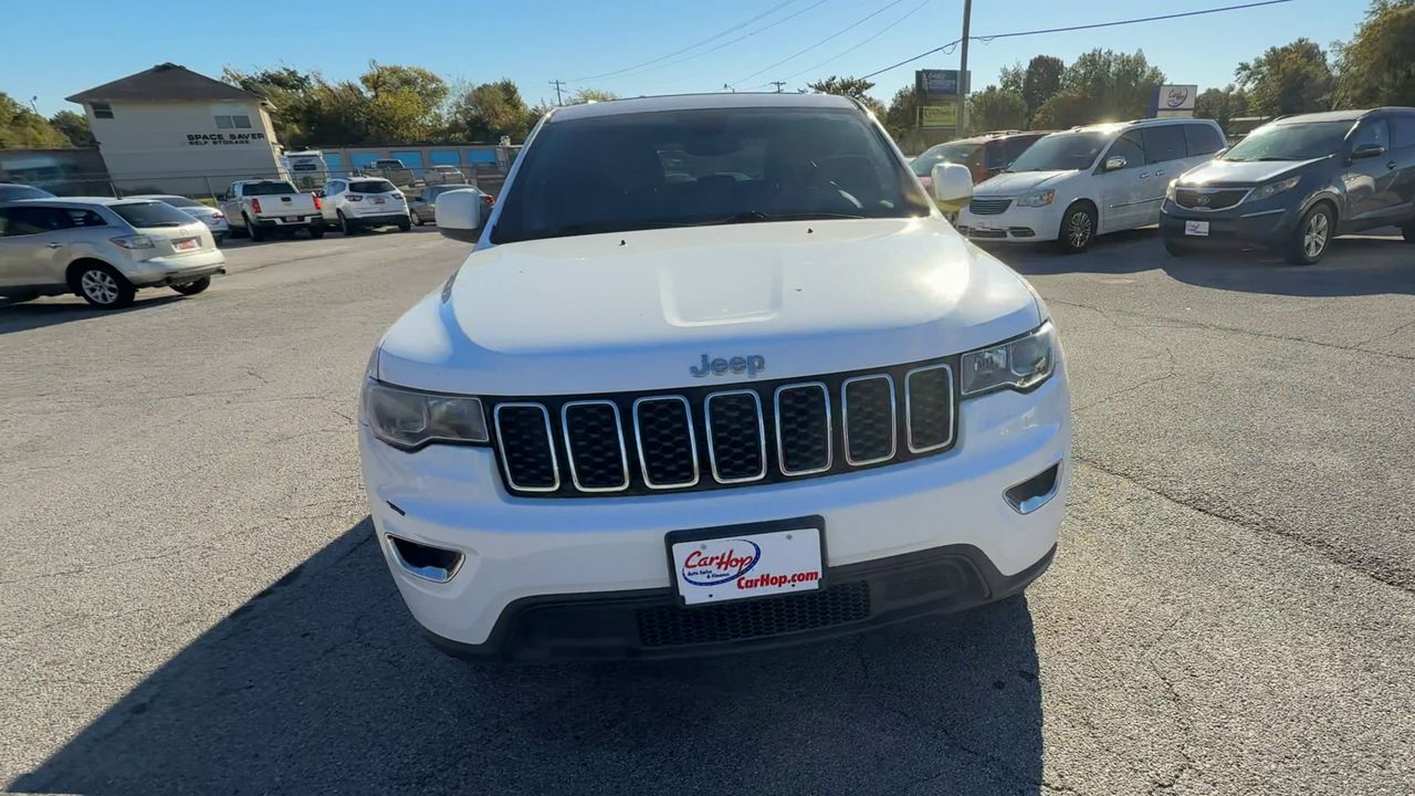 2017 Jeep Grand Cherokee Laredo photo 2