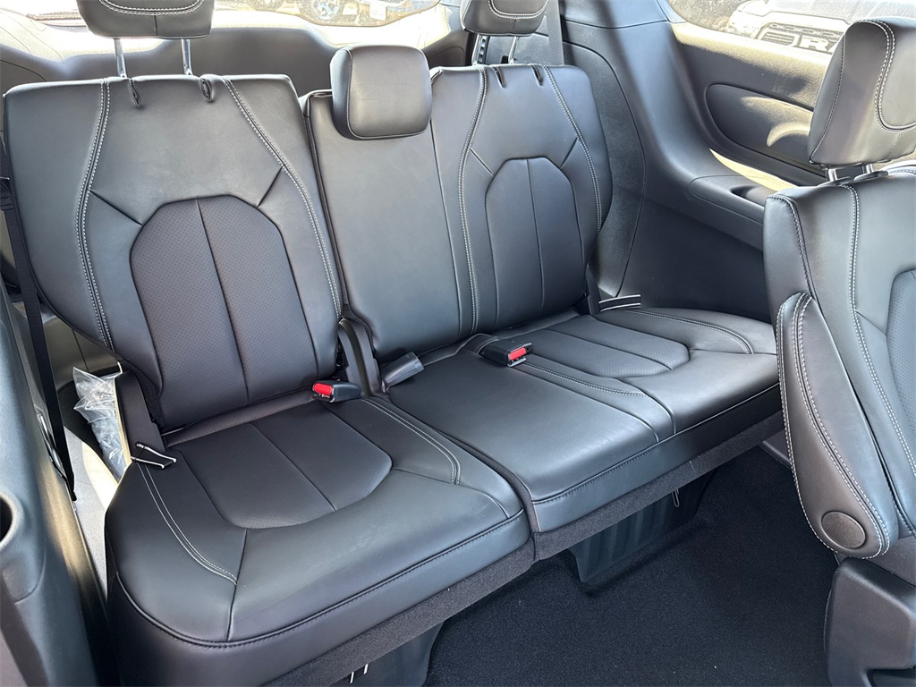 2025 Chrysler Voyager LX photo 18